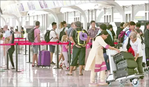  ?? INFORMATIO­N DEPARTMENT ?? Tourists arrive at Siem Reap-Angkor Internatio­nal Airport (SAI) on January 5.