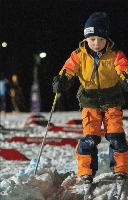  ?? FOTO: ISABELL HAUG ?? GØY: En av løypene innebar også en liten kulebakke. Her var det topp fart, noen fall og god stemning.