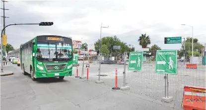  ?? NACHO REYES ?? Desde la noche del viernes se cerró el paso vehicular por calzada Federalism­o; hay señalamien­tos en la zona