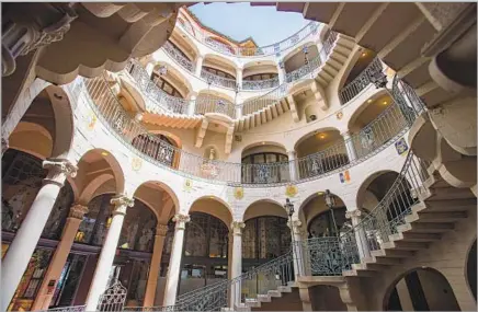  ?? Photograph­s by Gina Ferazzi Los Angeles Times ?? THE MISSION INN’S Internatio­nal Rotunda dates to 1931. Learn about it and the rest of this renowned hotel on a tour.