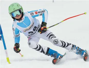  ?? FOTO: RALF BRUGGER ?? Nora Köpf beim Riesenslal­om des Allgäu-Race am Hochhädric­h am vergangene­n Wochenende auf dem Weg zum Doppelsieg.