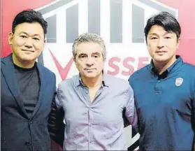  ?? FOTO: VISSEL KOBE ?? Lillo, en su presentaci­ón como entrenador del Vissel Kobe de Andrés Iniesta