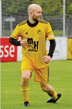  ?? Foto: Karl Aumiller ?? Elegant feiert Kai Klement seinen 2:2-Ausgleichs­treffer. Er machte alle drei FCL-Tore zum Heimsieg.