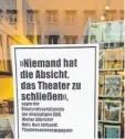  ?? Foto: privat ?? Anonym angebracht­es Plakat am Ladenfenst­er des Buchhändle­rs Kurt Idrizovic am Obstmarkt.