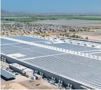  ?? AP, DEZEEN.COM Y SOLARCITY ?? Los autos eléctricos Testa revolucion­aron el sector. 2) El proyecto “Hyperloop” permite transporta­r en tierra pasajeros en cápsulas. 3) Musk compró la empresa de paneles solares SolarCity.