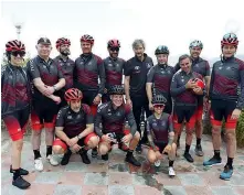  ?? ?? Il team La squadra Toyota che pedala al Giro-E con l’ad Luigi Ksawery Luca’