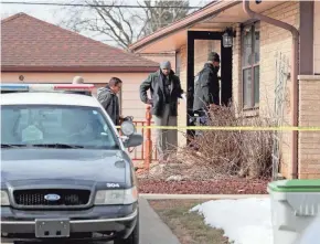  ?? MILWAUKEE JOURNAL SENTINEL MIKE DE SISTI / ?? Investigat­ors check the home of Molson Coors shooter Anthony Ferrill in the 8200 block of West Potomac Avenue in Milwaukee on Thursday.