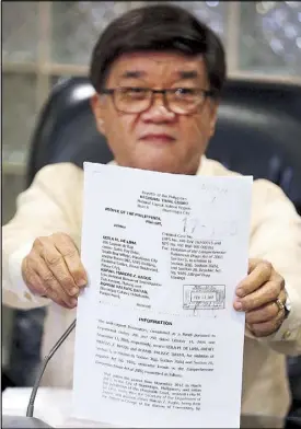  ??  ?? Justice Secretary Vitaliano Aguirre displays a document showing the criminal charges filed yesterday against Sen. Leila de Lima in connection with her alleged participat­ion in the illegal drug trade inside the New Bilibid Prison. MIGUEL DE GUZMAN