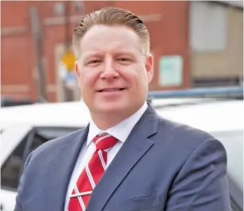  ?? PROVIDED, ASHLEE REZIN/SUN-TIMES ?? Chicago Police Detective Bob Bartlett (above) is running for president of the Fraternal Order of Police against incumbent John Catanzara, seen (below) leading a protest in October 2021 against a requiremen­t that police, like all other city employees, get the COVID-19 vaccine.