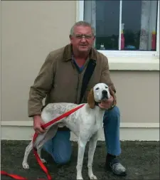  ??  ?? Jerry Driscoll from the Portmagee Club with his senior pup Oscar, winner of the Fishermans Bar Drag Hunt.