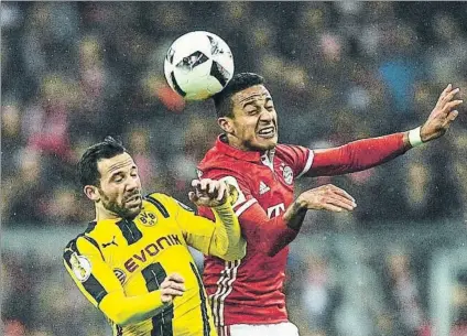  ?? FOTO: EFE ?? Thiago Alcántara, pieza básica del Bayern Las lesiones por fin le respetan y nunca había marcado tantos goles (8) en una temporada