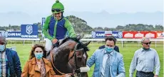  ?? Chase Liebenberg ?? WARRIOR is congratula­ted by jockey Richard Fourie, while owner Belinda Kieswetter, left, and trainer Justin Snaith express their delight. |