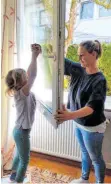  ?? FOTO: PRIVAT ?? Kreisende Bewegungen beim Fensterput­zen machen.