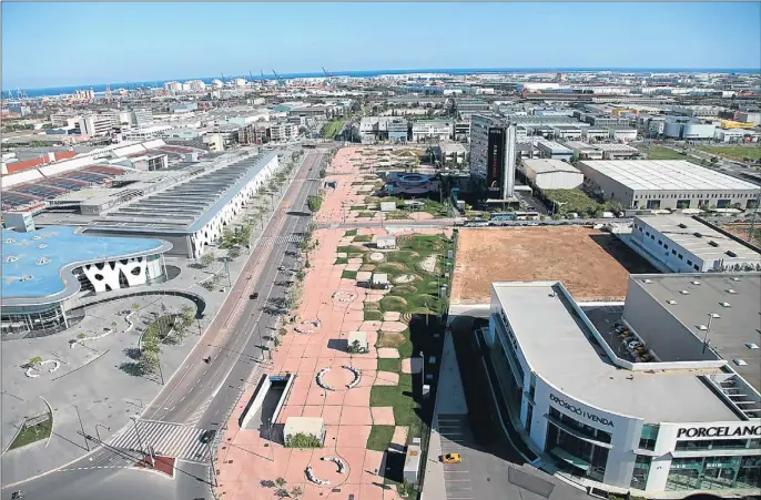  ?? XAVIER GÓMEZ ?? Vista aérea del polígono industrial Gran Via-Pedrosa, en l’Hospitalet de Llobregat