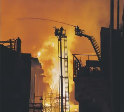  ??  ?? 0 Firefighte­rs battle the blaze at Glasgow School of Art on Friday night