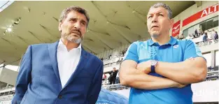  ??  ?? Takeover bid: Montpellie­r owner Mohed Altrad, left, with former France captain Abdelatif Benazzi, team manager of the French club