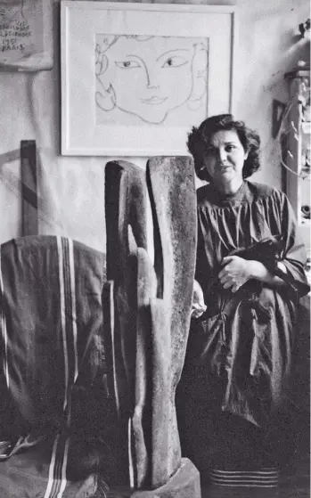  ?? COLECCIÓN CENTRO DE ESTUDIOS ESPIGAS FUNDACIÓN ESPIGAS ?? Una temprana consagraci­ón europea. La artista delante del retrato que le hizo Matisse.