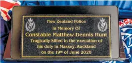  ?? Photo / Supplied ?? This memorial plaque for slain police officer Matthew Hunt has been unveiled at Henderson Police Station.