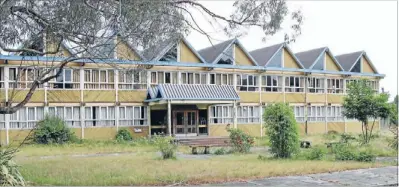  ?? Photos: MIKE CREAN ?? In memoriam: The former Golden Downs forest headquarte­rs near Tapawera stand deserted.