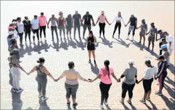  ?? PICTURE: ZANELE ZULU/ AFRICAN NEWS AGENCY (ANA) ?? Yolanda Sokhela, Sbahle Mpisane’s gym partner with participan­ts, gathered at the North Beach Amphitheat­re to pray for Mpisane, who was injured in a car accident while travelling on Victoria Embankment on Thursday.