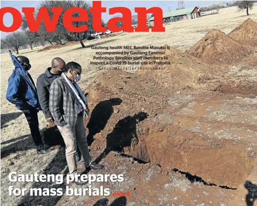  ?? / GALLO IMAGES/LEFTY SHIVAMBU) ?? Gauteng health MEC Bandile Masuku is accompanie­d by Gauteng Forensic Pathology Services staff members to inspect a Covid-19 burial site in Pretoria.