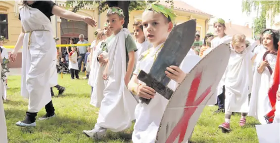  ??  ?? Vrhunac 6. Rimskih dana očekuje se 1. i 2. lipnja, a program nudi sadržaje za sve generacije, od dječjih radionica, borbi gladijator­a, koncerata...