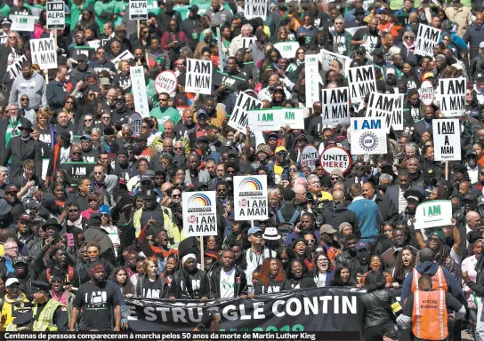  ??  ?? Centenas de pessoas comparecer­am à marcha pelos 50 anos da morte de Martin Luther King