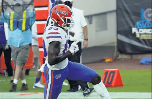  ?? JOHN RAOUX/AP ?? Florida receiver Justin Shorter runs toward the end zone on a 14-yard touchdown reception against Georgia during the first half Saturday.