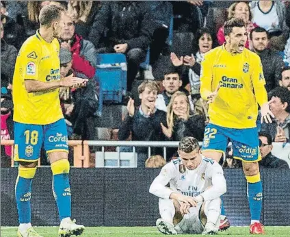  ?? FOTO: EFE ?? Cristiano Ronaldo, totalmente abatido El delantero del Real Madrid sigue peleado con el gol tras irse de vacío ante la UD Las Palmas
