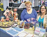  ?? DESIREE ANSTEY/ JOURNAL PIONEER ?? Belinda Woods, left, and Melanie Bailey representi­ng P.E.I. Newcomers.