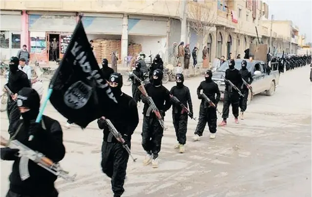  ?? THE ASSOCIATED PRESS ?? Fighters from the Islamic State of Iraq and the Levant march in Raqqa, Syria, in January. The militant group wants to establish a mini- state straddling Syria and Iraq.