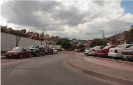  ?? CORREO ?? El accidente ocurrió en la carretera que lleva de la Exestación del Ferrocarri­l al Pueblito de Rocha.