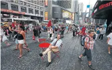  ?? JASON DECROW THE CANADIAN PRESS FILE PHOTO ?? Paul Steely White, executive director of Transporta­tion Alternativ­es, is photograph­ed in New York's revamped Times Square in 2014.