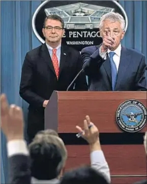  ?? ALEX WONG / GETTY IMAGES ?? Ashton Carter (izquierda) sucederá a Chuck Hagel (derecha)