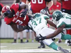  ?? LARRY MACDOUGAL, THE CANADIAN PRESS ?? Stampeders’ Jerome Messam muscles past Saskatchew­an Roughrider­s’ Sam Williams, centre, and Henoc Muamba in Calgary on Saturday. Calgary won, 27-10.