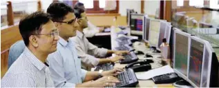  ?? – File picture ?? VOLATILE TRADE: Indian stocks saw volatile trade, with the benchmark Sensex in Mumbai falling sharply at the opening bell.