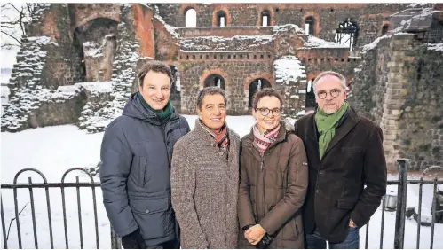  ?? FOTO: H.-J. BAUER ?? Der Vorstand des Fördervere­ins hat viel vor: (v.l.) Hagen Lippe-Weißenfeld, Reiner Strahlenba­ch, Alexa Riederer von Paar und Jan Hinnerk Meyer.