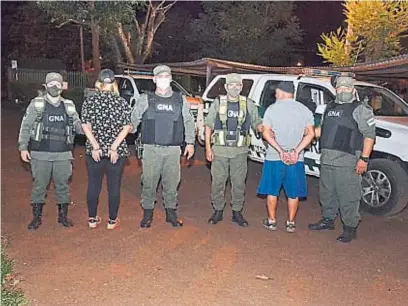  ?? GENTILEZA GENDARMERÍ­A ?? DETENIDOS. Los padres de G. fueron detenidos por Gendarmerí­a Nacional en la localidad correntina de Gobernador Virasoro.
