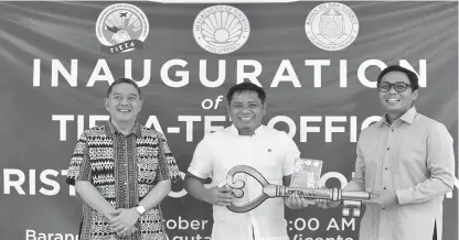  ??  ?? (From left) Department of Tourism (DOT) Undersecre­tary Arturo Boncato, San Vicente Municipal Administra­tor James Paul Inawasan, and TIEZA Chief Operating Officer Pocholo Paragas during the turn-over ceremony of the Tourist Informatio­n Center to the Municipali­ty of San Vicente. (Photo courtesy of TIEZA)