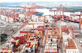  ??  ?? Contecon Guayaquil SA, a subsidiary of Internatio­nal Container Terminal Services, Inc. at the Port of Guayaquil, is now the first and only port in Ecuador to accommodat­e two mega vessels simultaneo­usly, after gaining the approval from the Ecuador...