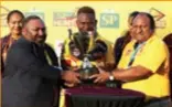  ??  ?? Kokoda Cup … Air Niugini’s deputy chairman Andrew Nui (right) and PNGRFL chairman Sandis Tsaka (left) present the cup to Hunters acting captain Wartovo Puara.