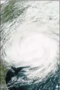  ??  ?? DESTRUCCIO­N. El poderoso huracán tocó tierra con vientos de hasta 150 kilómetros por hora.