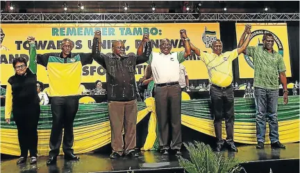  ?? /MASI LOSI ?? The ANC top six – deputy secretary-general Jesse Duarte, secretary-general Ace Magashule, national chairperso­n Gwede Mantashe, president Cyril Ramaphosa, deputy president David Mabuza and treasurer-general Paul Mashatile – hold hands after being elected at Nasrec in 2017.