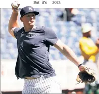  ?? Jason Szenes ?? UH-OH! DJ LeMahieu, doing drills on Monday, suffered a setback in his first rehab game Tuesday.