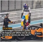  ??  ?? LA ÚLTIMA En la imagen Fernando a punto de bajarse por última vez de un F1 tras la carrera de Abu Dabi.