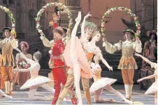  ?? ?? Bolshoi Ballet dancers rehearse in 2011.
