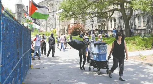  ?? JACK BOLAND / POSTMEDIA NEWS ?? Protesters at the University of Toronto encampment started moving out their tents and belongings
on Wednesday as a 6 p.m. deadline to vacate King’s College Circle loomed.