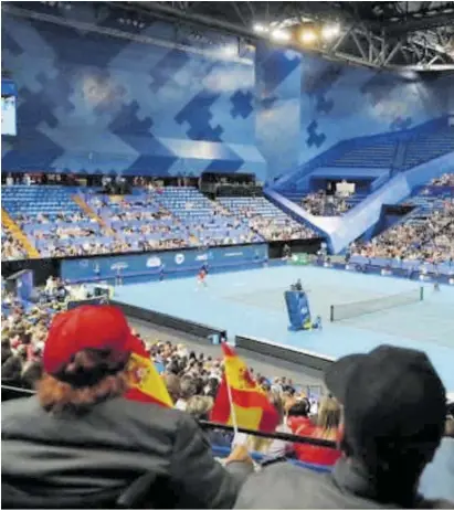  ??  ?? El Open de Australia será el primer Grand Slam que se disputará con público en las gradas... Empieza la hora de la verdad para todos los tenistas tras sus cuarentena­s