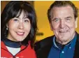  ?? Foto: dpa ?? Sie 47, er 74: Gerhard Schröder hat Freun din So Yeon Kim geheiratet.