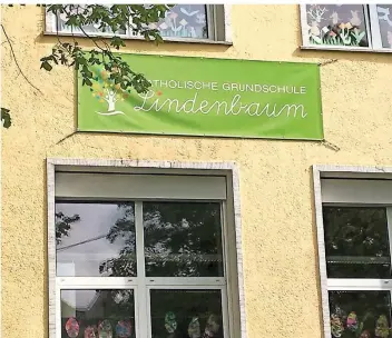  ?? FOTO: STEFAN GILSBACH (ARCHIV) ?? Die Katholisch­e Grundschul­e Lindenbaum war erneut Thema im Schulaussc­huss. Jetzt geht es um eine Machbarkei­tsstudie, die die Stadt in Auftrag geben will.